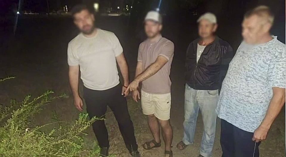        ,    -