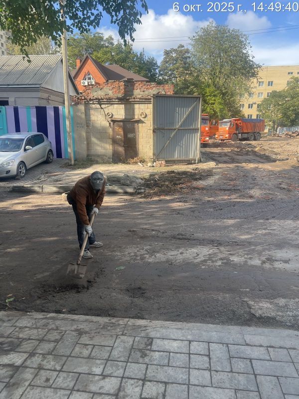 В комментариях жители города обратили внимание на грязь при производстве работ на ул. Филимоновская, 157