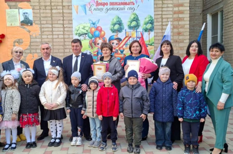 #Победа80 #улица_героя. Депутат Законодательного Собрания Ростовской области Мурат Харцызов в поселке Зимовники в рамках проекта «Улица Героя» принял участие в открытии мемориальной таблички в честь участника Сталинградской...