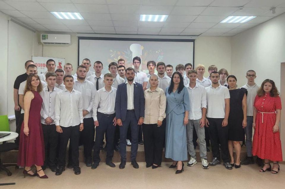 Николай Ромашенко встретился с активной молодежью Волгодонска