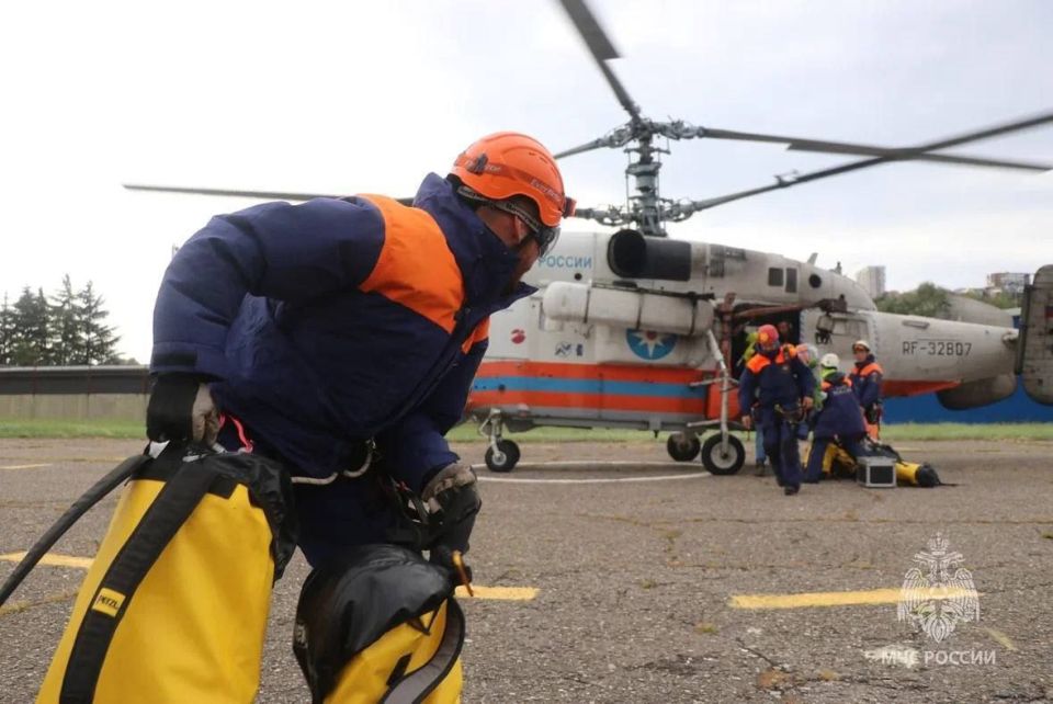 #ЧтоВчераПроизошло?.    . За сутки 8 октября 2025 года  пожарно-спасательные подразделения  Главного управления МЧС России по Ростовской области ликвидировали: техногенных пожаро; загораний сухой растительности;...