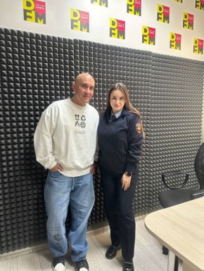     D FM 104.6                      