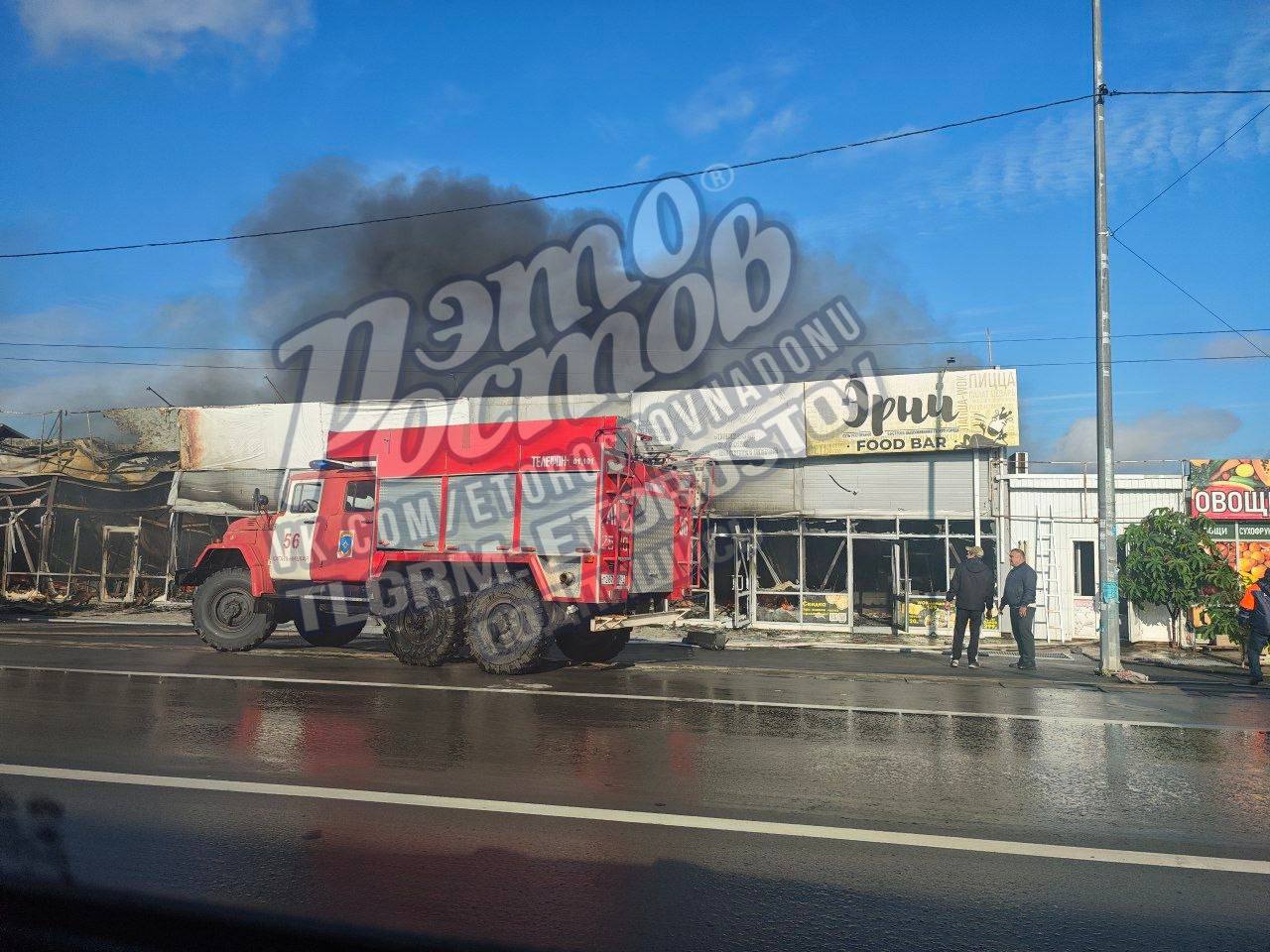В станице Кагальницкой горят торговые павильоны