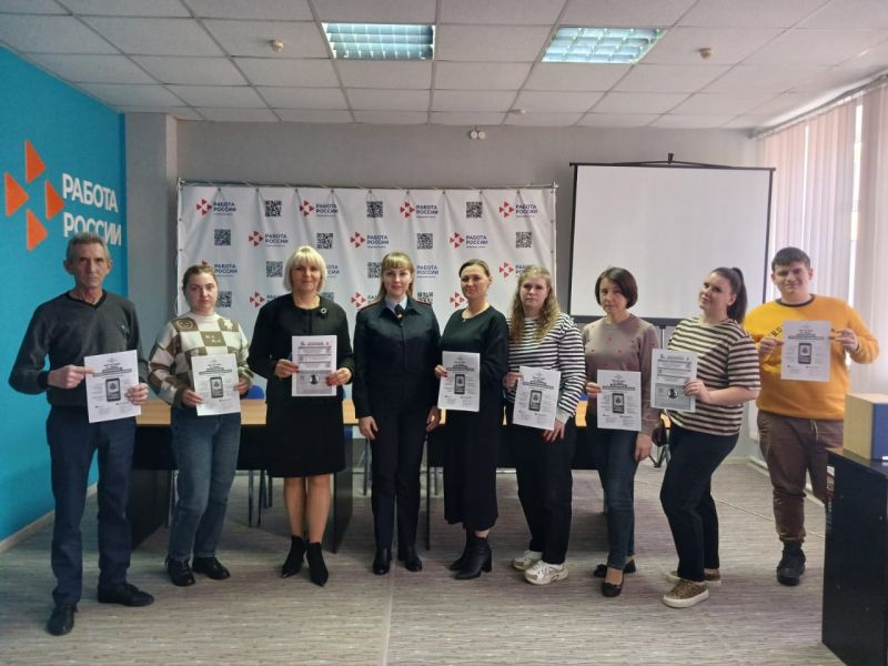 Полицейские Донецка Ростовской области провели профилактическую работу по предупреждению IT-посягательств