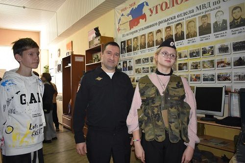 В Семикоракорске полицейские пригласили школьников на экскурсию