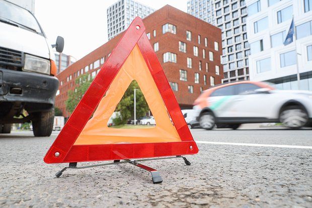 Под Волгодонском микроавтобус с детьми врезался в произошедшую ранее аварию