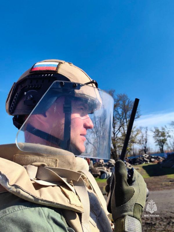 #ЧтоВчераПроизошло?. . За сутки 3 ноября 2025 года пожарно-спасательные подразделения Главного управления МЧС России по Ростовской области ликвидировали: техногенных пожаров; загорание сухой растительности;...