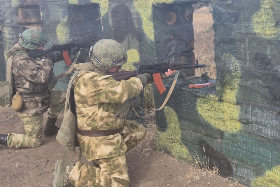 Военнослужащие ЮВО осваивают огневую подготовку и навыки безопасного обращения с боеприпасами