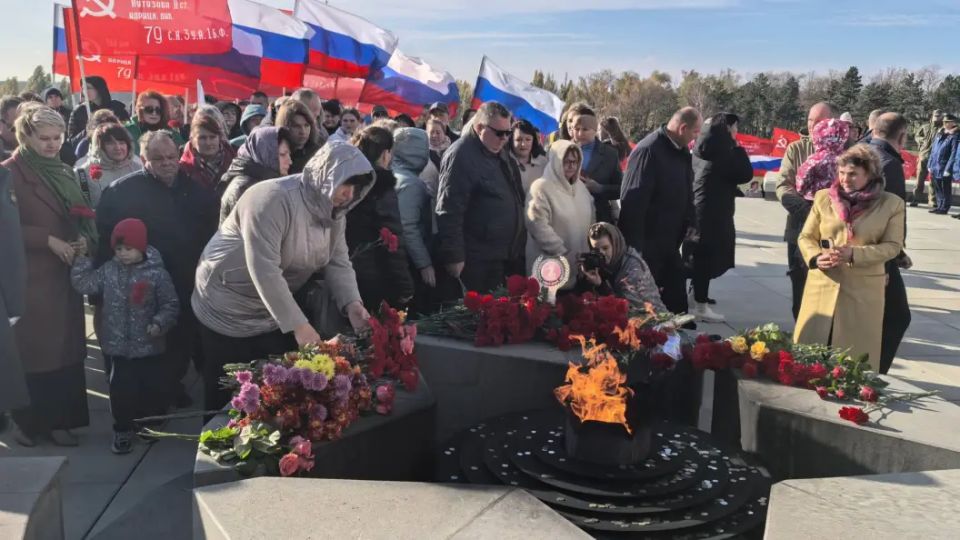 Патриотическая эстафета "Венок Славы" завершилась на Самбекских высотах