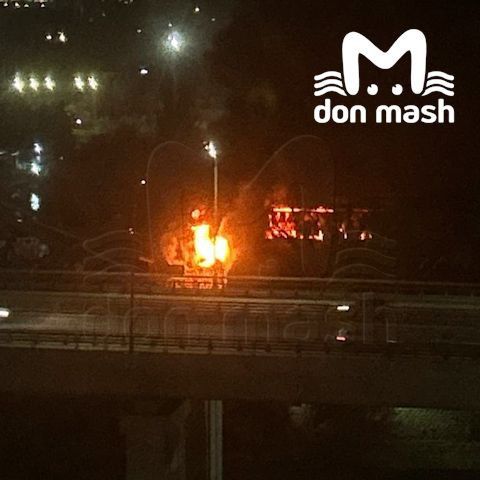 Горит четырёхэтажное здание в промзоне на Привокзальной