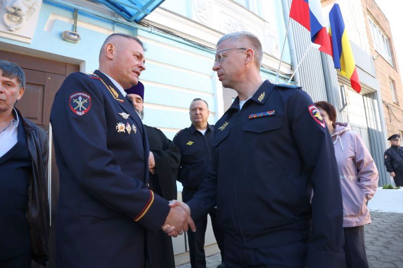 В Таганроге вдове погибшего полицейского вручили государственную награду