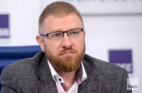 Александр Малькевич: Продолжение истории о «путешествии» столичного журналиста Аркадия Петровича и его водителя Олега по Донбассу – уже на Proza.ru!