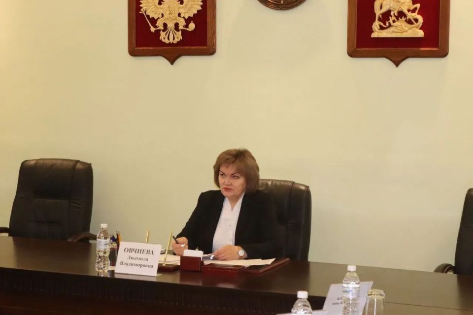 Начали новую рабочую неделю с расширенного планерного совещания для руководителей администрации города Шахты, совместно с начальниками территориальных отделов