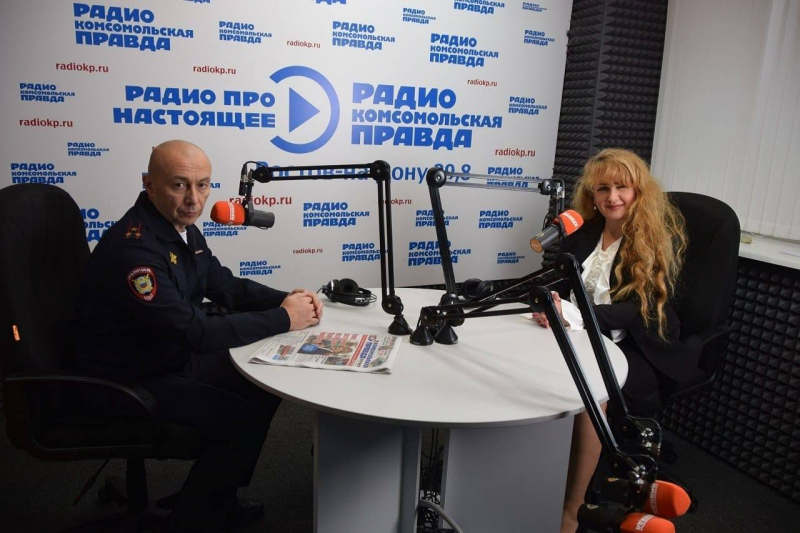 Начальник ЭКЦ ГУ МВД России по Ростовской области стал гостем радиопрограммы «Люди в погонах»