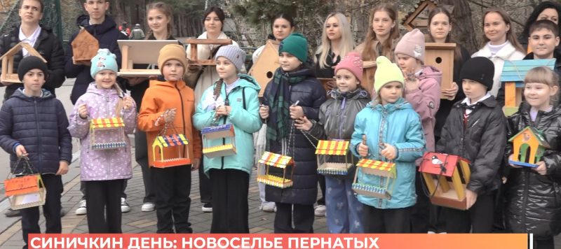 Синичкин день: ростовские школьники смастерили скворечники и кормушки для птиц в зоопарке