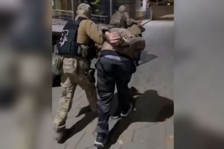 Подозреваемые в серии краж задержаны при силовой поддержке СОБР Росгвардии в Ростовской области (видео)