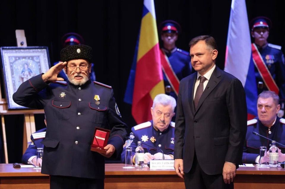 Юрий Слюсарь: Сегодня случилось по-настоящему важное событие: Луганский казачий округ влился в большую семью Всевеликого войска Донского