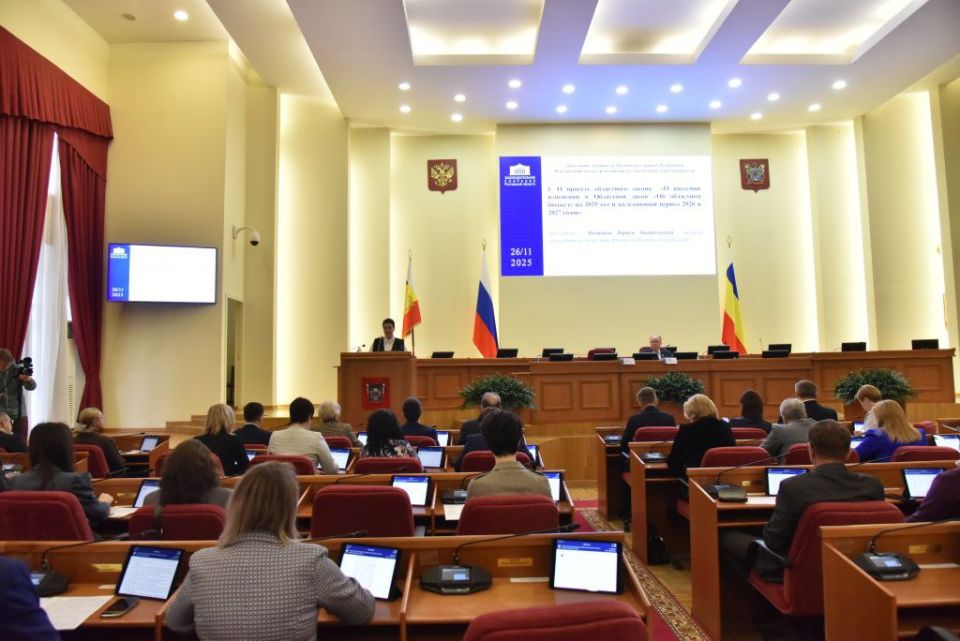     ,            2025      2026  2027 