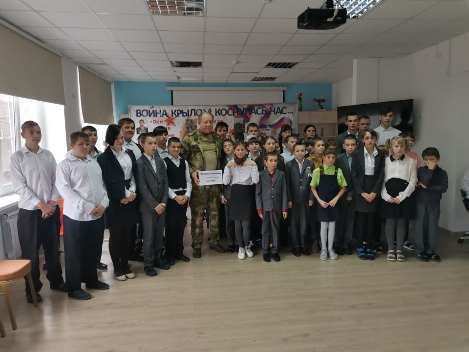 Андрей Курносов провел урок мужества для школьников из Тарасовского района