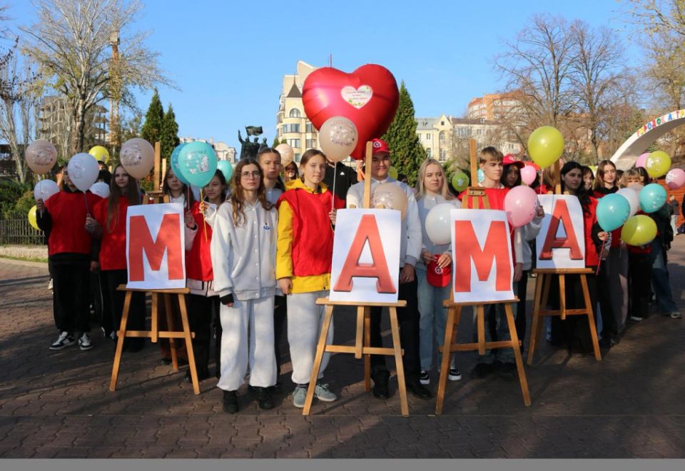 В Ленинском районе города провели мероприятия, посвященные Дню матери