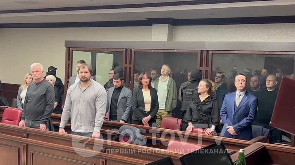 Помимо пожизненных приговоров, суд также обязал всех подсудимых солидарно выплатить потерпевшим более 7 миллиардов рублей в качестве компенсации материального и морального ущерба