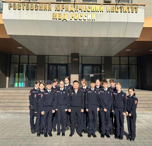 Учащиеся «полицейских классов» побывали на Дне открытых дверей Ростовского юридического института МВД России