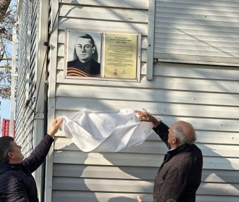 В Мечётинской открыли памятный знак красноармейцу, освобождавшему Киев