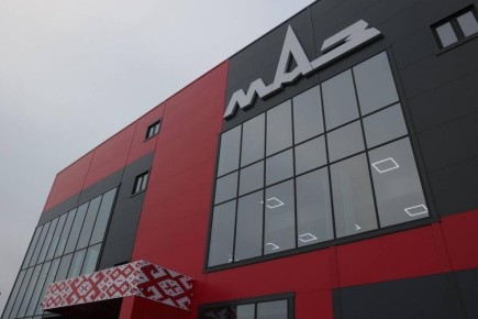 В Мясниковском районе открылся мультибрендовый центр «Белорусские машины»