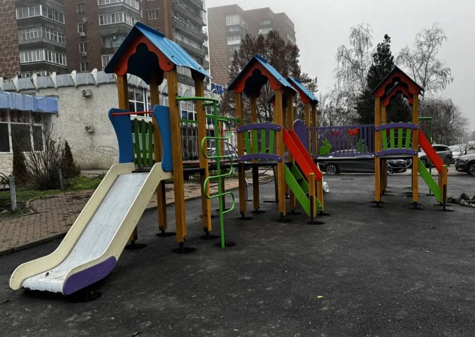 Детские игровые площадки обновляются в Шахтах