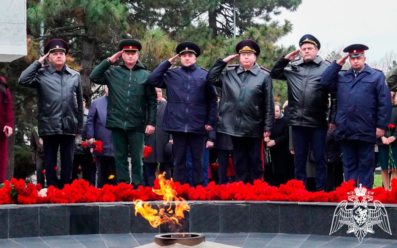 Представитель Росгвардии почтил память первых освободителей Ростова-на-Дону