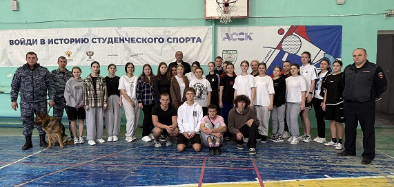 Сотрудники волгодонской полиции продолжают рассказывать студентам о службе в органах внутренних дел