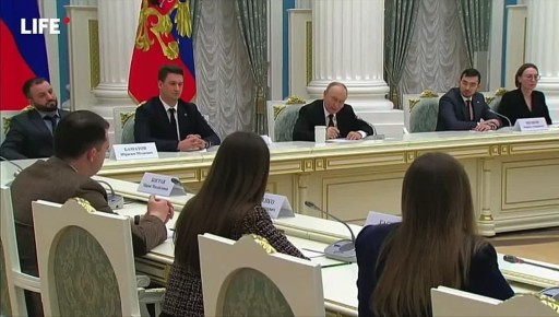 Кандидат экономических наук из Ростова Ольга Герасима представила на Конгрессе молодых ученых президенту Владимиру Путину свое исследование о влиянии счастья на карьеру молодых ученых