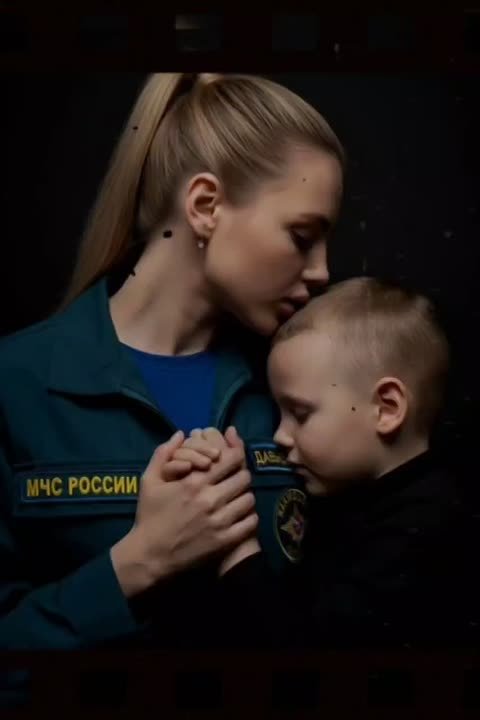 С Днём матери!. В этот особенный день мы хотим поздравить тех, чьё сердце делится на две важнейшие миссии: служение Родине и служение семье Дорогие наши мамы МЧС России! Вы — воплощение силы, заботы и безграничной любви