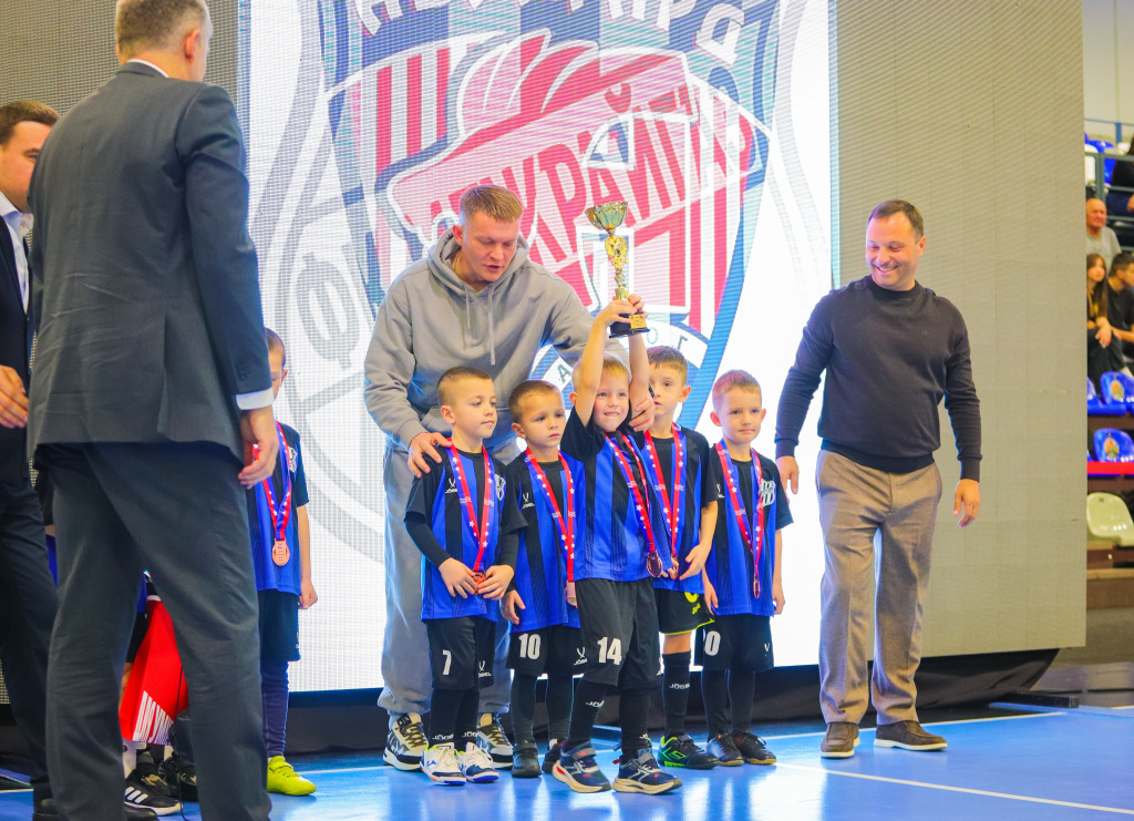 В городе наградили победителей и призеров Открытого летнего городского Первенства по футболу среди детско-юношеских команд
