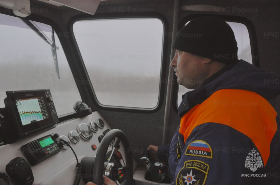 Инспекторы ГИМС МЧС России провели профилактический рейд по безопасности на осенней рыбалке