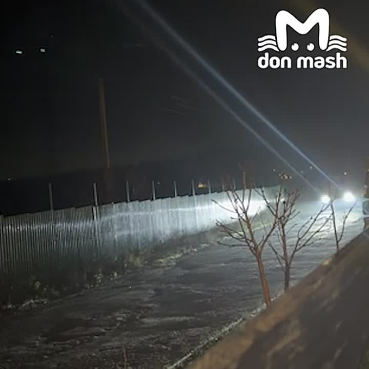 Помимо запаха гнилья и гари жителей Аксайского района мучают самосвалы, которые повадились посреди ночи свозить мусор на полигон "Южного города"