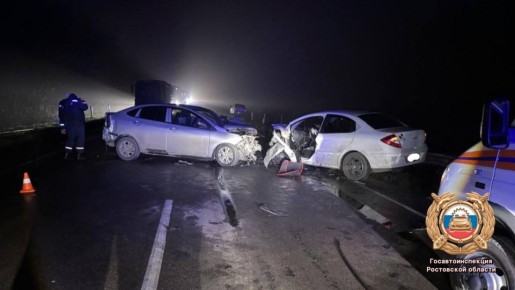 Сотрудники полиции устанавливают обстоятельства ДТП с двумя пострадавшими