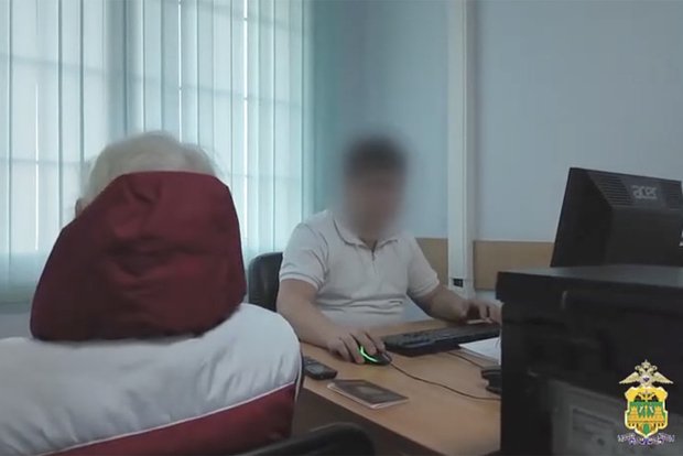 МВД: В Сочи таксист помог 82-летней пенсионерке спасти сбережения от мошенников