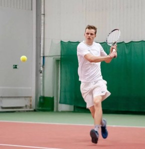 Знай наших!. Шахтинский теннисист Владимир Осьминкин стал мастером спорта России Город Шахты продолжает держать высокую планку кузницы чемпионов