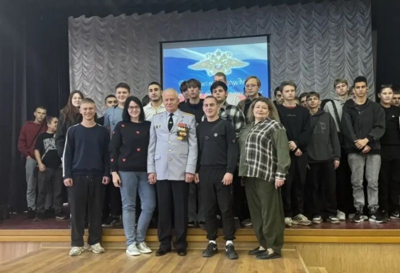 Ветеран МВД провел встречу со студентами Таганрогского металлургического техникума