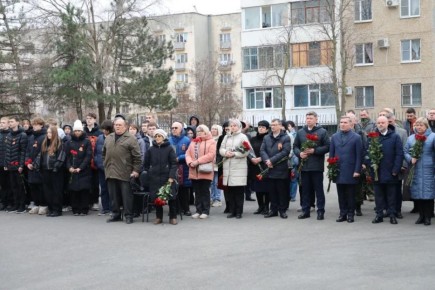 Заместитель Председателя Законодательного Собрания Ростовской области Игорь Гуськов в Волгодонске принял участие в торжественном открытии бюста Герою Российской Федерации Александру Сергеевичу Антонову