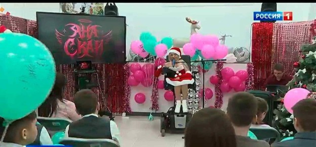 Вокал спас жизнь: ростовская кавер-исполнительница с ограниченными возможностями дает благотворительные концерты