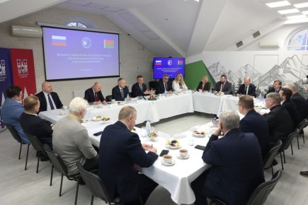 Глава региона Юрий Слюсарь встретился с соотечественниками в Минске