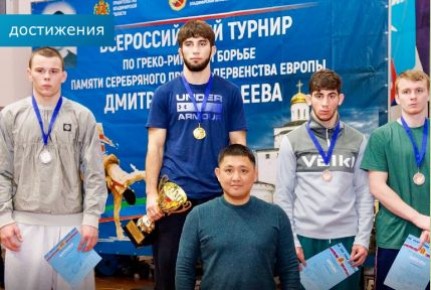 Донской борец завоевал золотую медаль на всероссийских соревнованиях