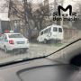 Газель для перевозки инвалидов столкнулась с легковой машиной на Фурмановской в Ростове