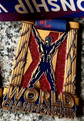 Глава Гуковской гордумы установил два мировых рекорда на чемпионате по пауэрлифтингу