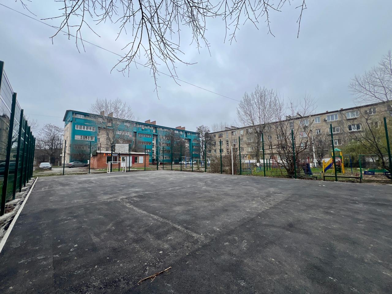 Борис Гуркин помог отремонтировать спортивную площадку в городе Новочеркасске