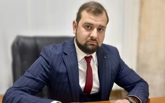 Александр Садовников стал новым замглавы Усть-Донецкого района