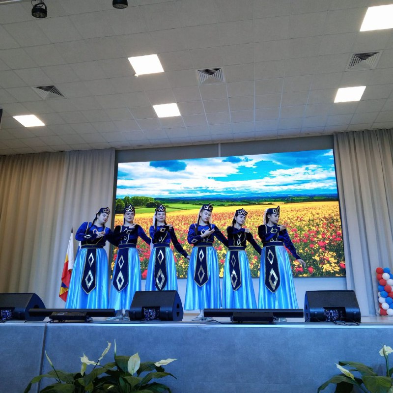 Концерт в честь мам провел «Ветер перемен»