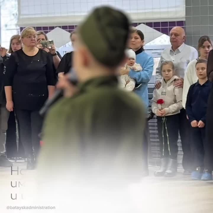 Парты Героя в школе №4. В школе №4 Батайска открыли Парты Героя в честь наших земляков – выпускников школы, участников специальной военной операции: Демида Суховершко, Никиты Хохленко, Богдана Бойко, Ивана Овлашенко, Дмитрия...